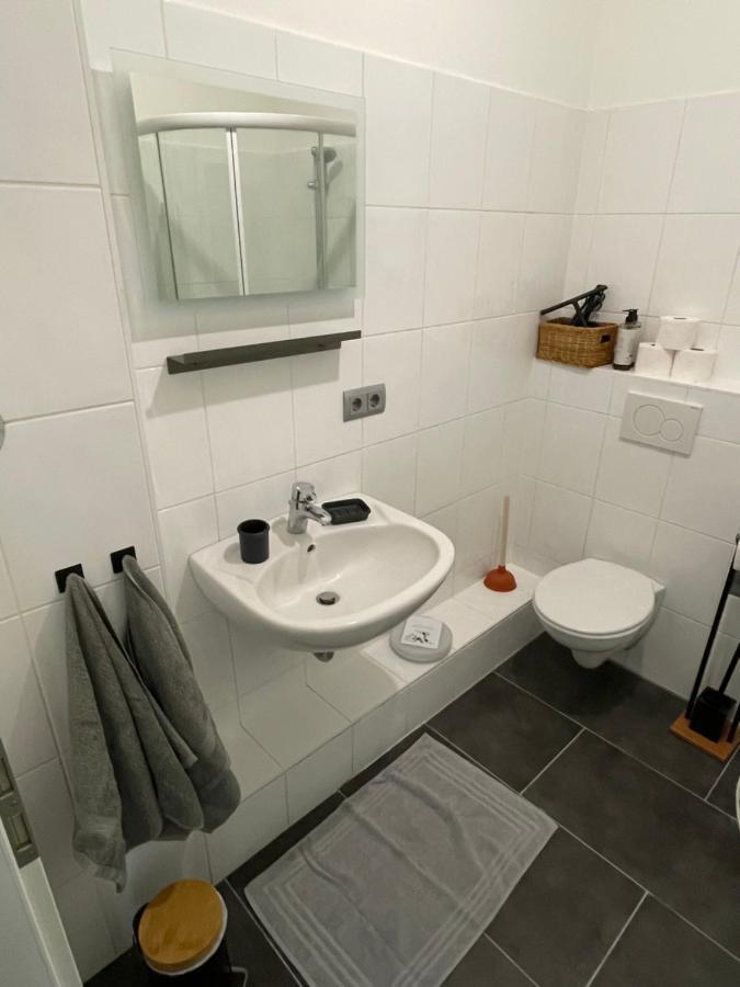 Airport Apartment Fuer 4 - Smart Tv - Kueche - Echarger Amburgo Esterno foto