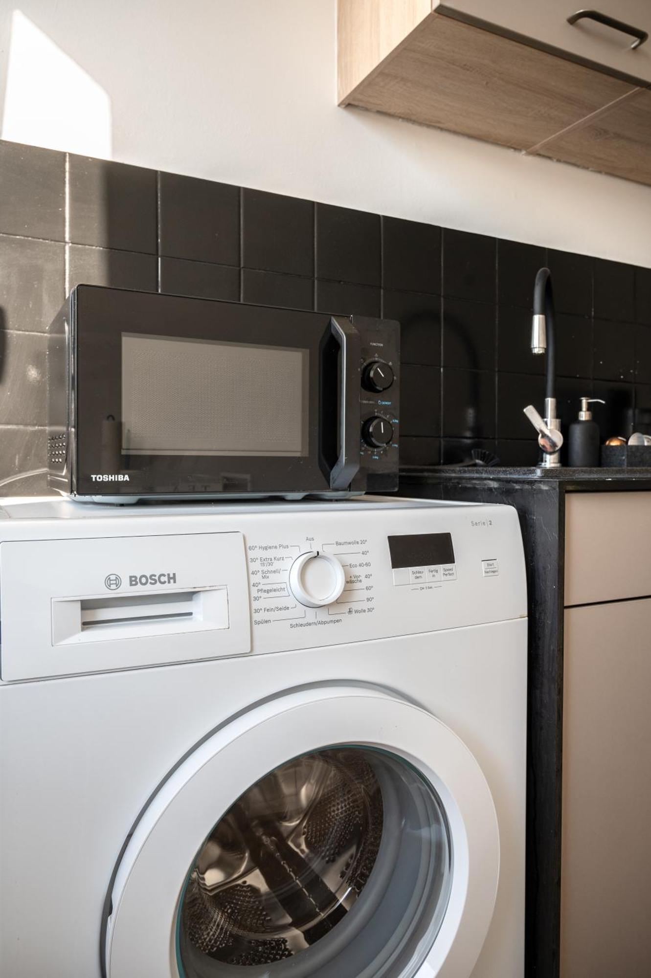 Airport Apartment Fuer 4 - Smart Tv - Kueche - Echarger Amburgo Esterno foto